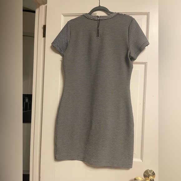 FLATTERING STRIPED DRESS - Picture 2 of 3